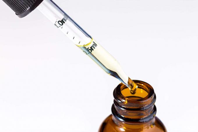 ภาชนะเครื่องสำอางแก้วสีเหลืองอำพันสำเร็จการศึกษา 0.7oz 30ml ขวดหยดพร้อมปิเปต 6